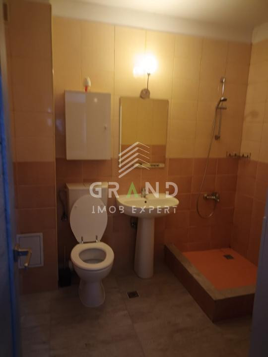 Apartament 2 camere de vanzare , zona Florilor, Floresti.