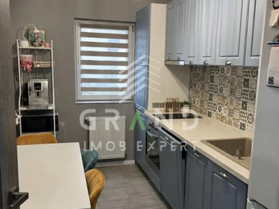 Apartament 2 camere de vanzare , zona Florilor, Floresti.