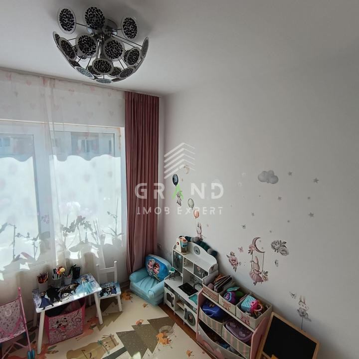 Apartament 3 camere de vanzare , zona Sesul de Sus , Floresti