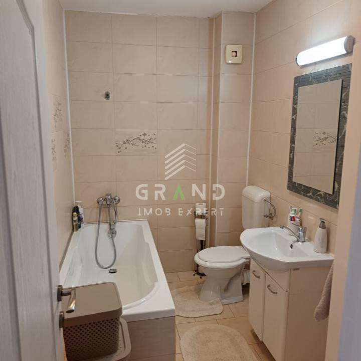 Apartament 3 camere de vanzare , zona Sesul de Sus , Floresti