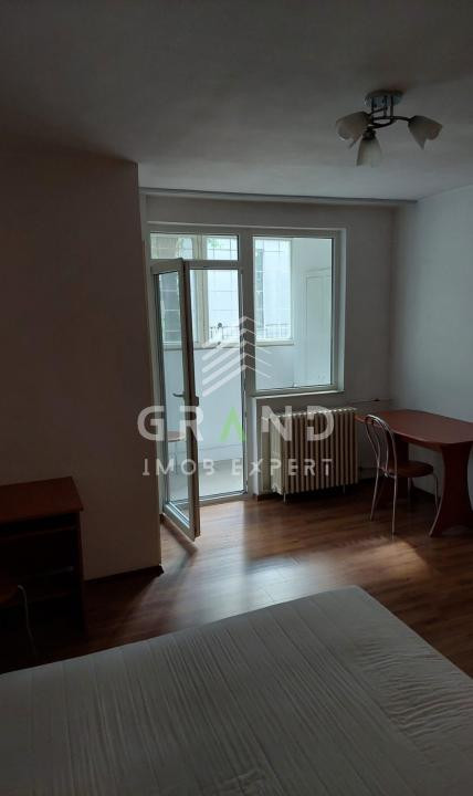 GARSONIERĂ 28mp | BALCON | ORIENTARE VEST | ZONA CĂII FLOREȘTI–MĂNĂȘTUR 