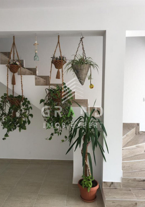 Casă SPAȚIOASĂ 7 camere | Terasă+Balcoane | Garaj | Curte proprie | Bună Ziua 