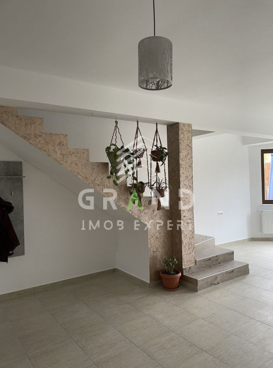 Casă SPAȚIOASĂ 7 camere | Terasă+Balcoane | Garaj | Curte proprie | Bună Ziua 