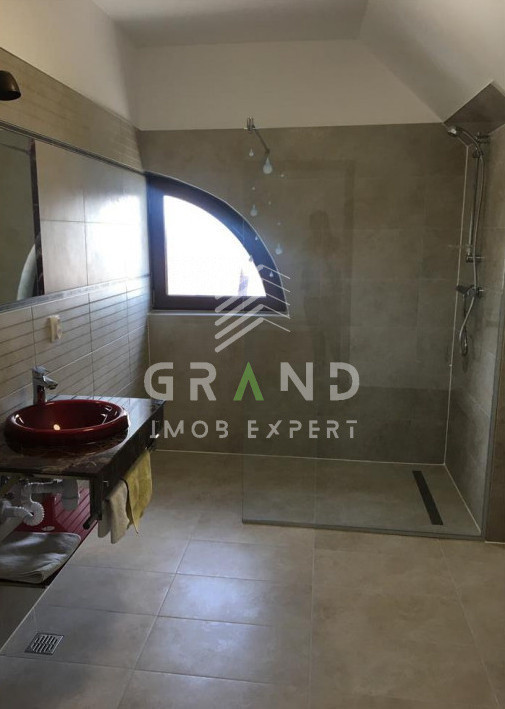 Casă SPAȚIOASĂ 7 camere | Terasă+Balcoane | Garaj | Curte proprie | Bună Ziua 