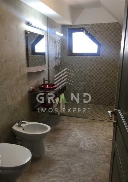 Casă SPAȚIOASĂ 7 camere | Terasă+Balcoane | Garaj | Curte proprie | Bună Ziua 