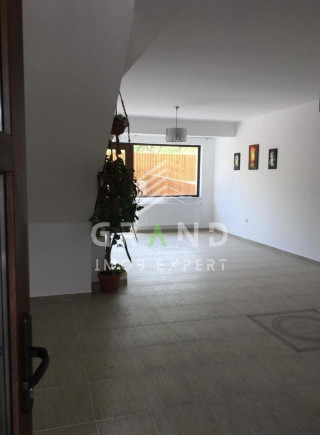 Casă SPAȚIOASĂ 7 camere | Terasă+Balcoane | Garaj | Curte proprie | Bună Ziua 