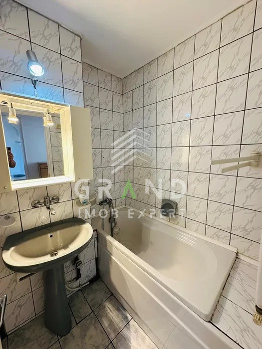 Apartament 3 camere, etaj intermediar, cartier Grigorescu