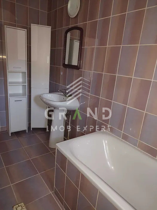 Casa individuală de închiriat | 3 camere | Curte | Terasă | Garaj | Gazon | Jucu