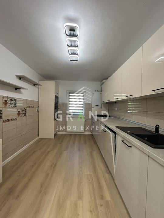 Apartament 3 camere de vanzare, 2 bai , Zorilor 