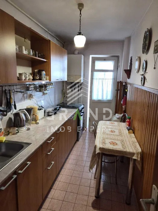 Apartament 3 camere, zona McDonalds, Minerva