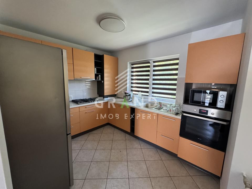 Casă tip duplex spre închiriere în Iris | 4 camere | Garaj+parcare /Zonă de case