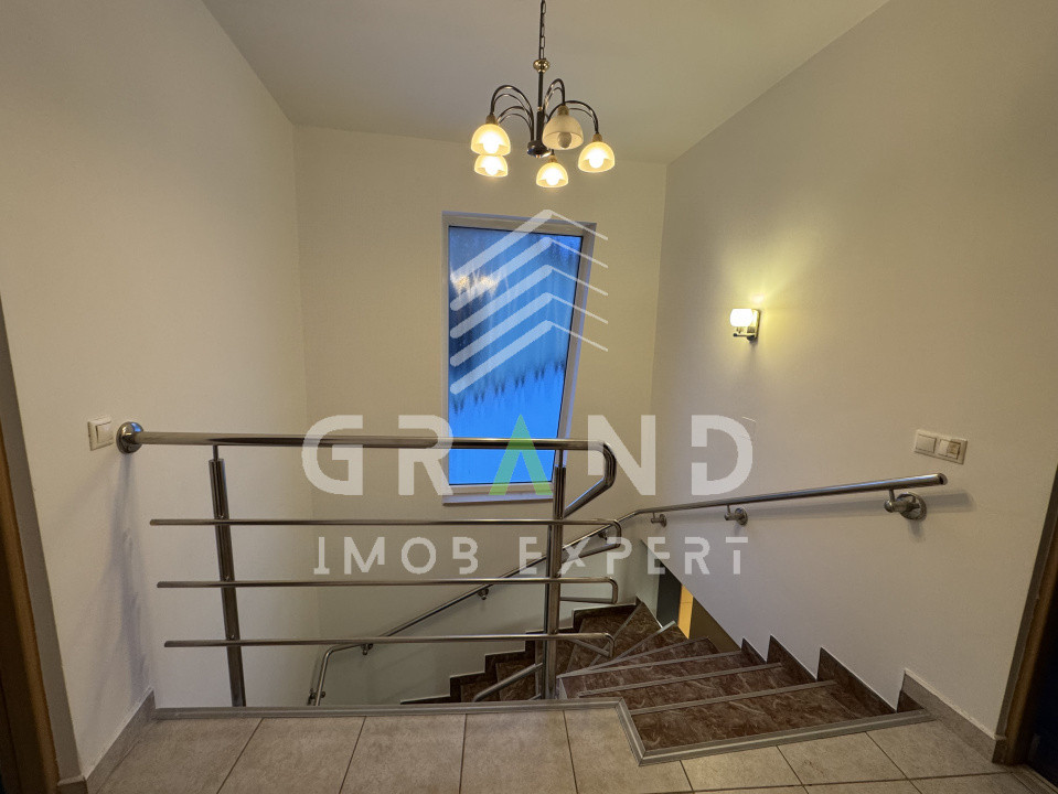 Casă tip duplex spre închiriere în Iris | 4 camere | Garaj+parcare /Zonă de case