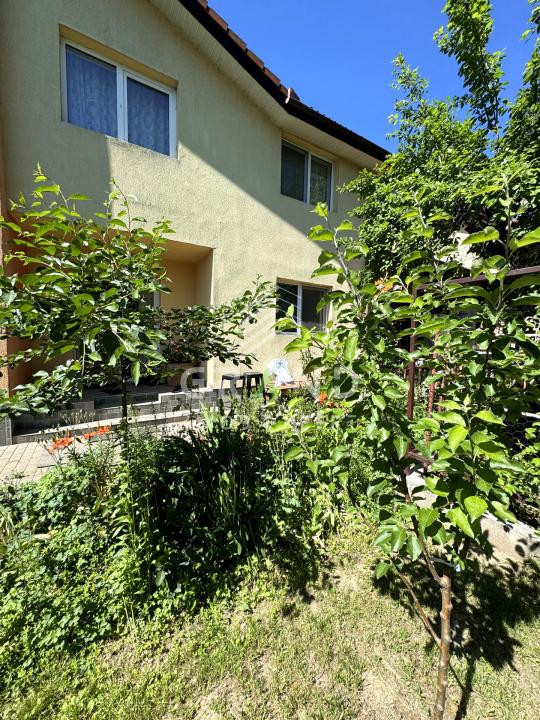Casă tip duplex spre închiriere în Iris | 4 camere | Garaj+parcare /Zonă de case
