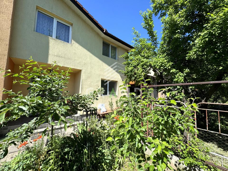Casă tip duplex spre închiriere în Iris | 4 camere | Garaj+parcare /Zonă de case