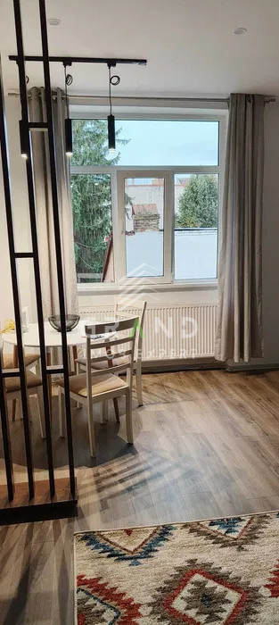 Apartament 2 camere | Str. Horea | Semicentral | Parcare în curte 