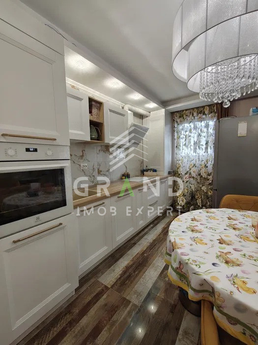  Apartament 3 camere I zona Vivo