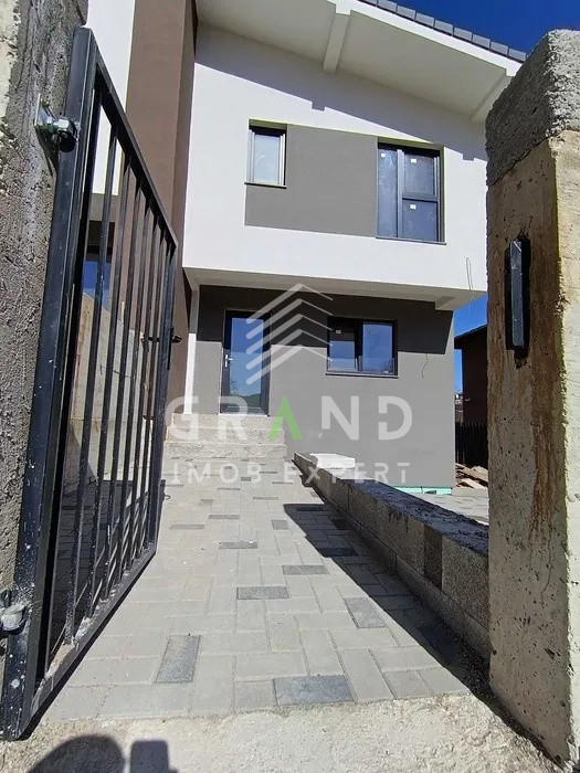  Casa tip duplex, zona parc Poligon, Florești