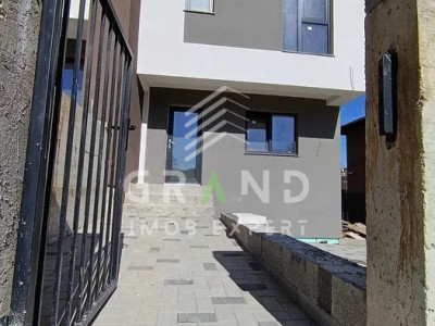  Casa tip duplex, zona parc Poligon, Florești