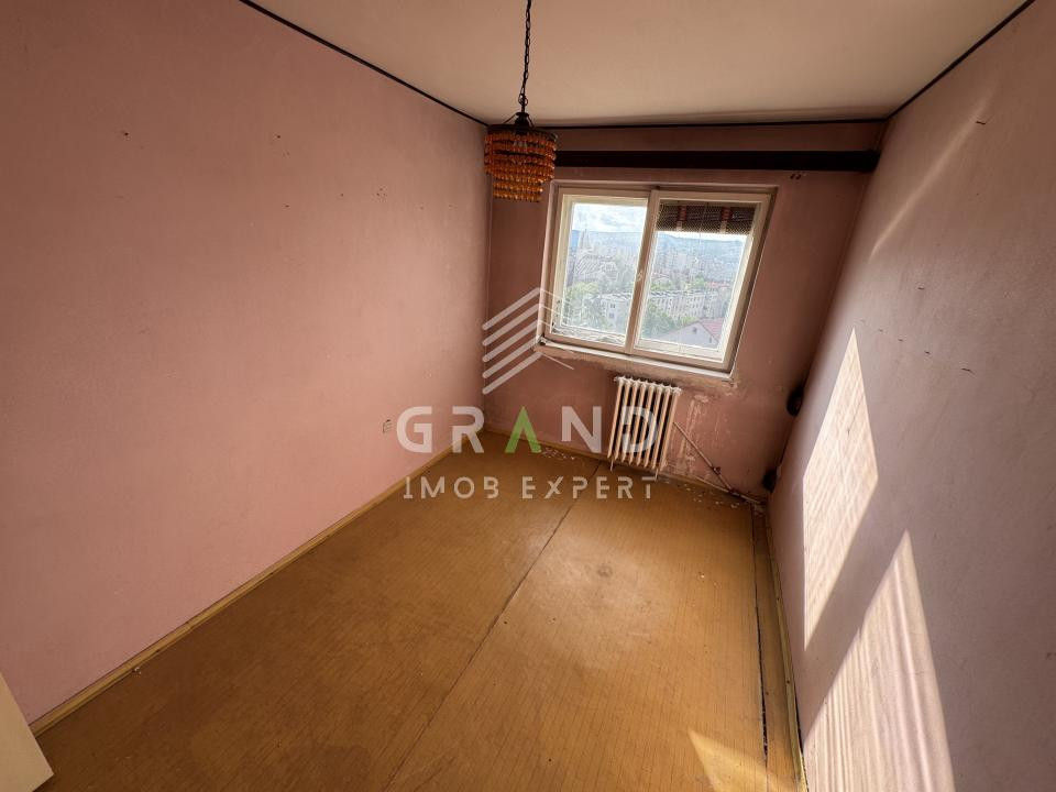 Oportunitate de Renovare! 2 Camere Decomandate | Lângă La Terenuri | Manastur