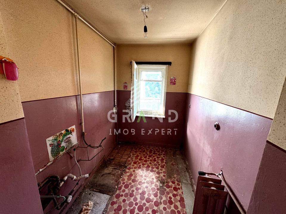 Oportunitate de Renovare! 2 Camere Decomandate | Lângă La Terenuri | Manastur