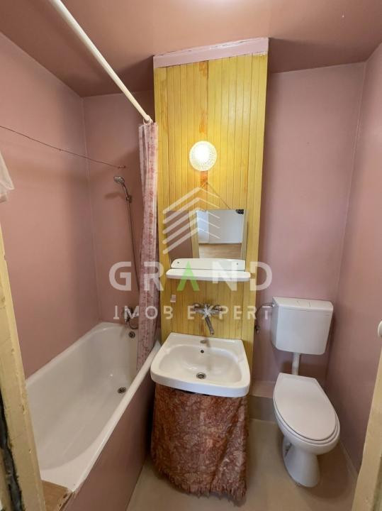 Oportunitate de Renovare! 2 Camere Decomandate | Lângă La Terenuri | Manastur