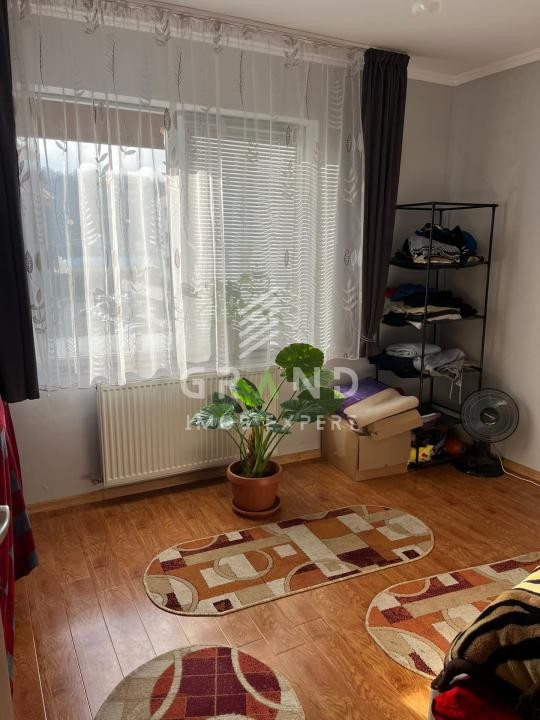 Apartament 3 camere de vanzare , Floresti.