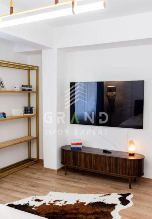 Apartament MODERN cu 3 camere 67mp | balcon| zona Teilor