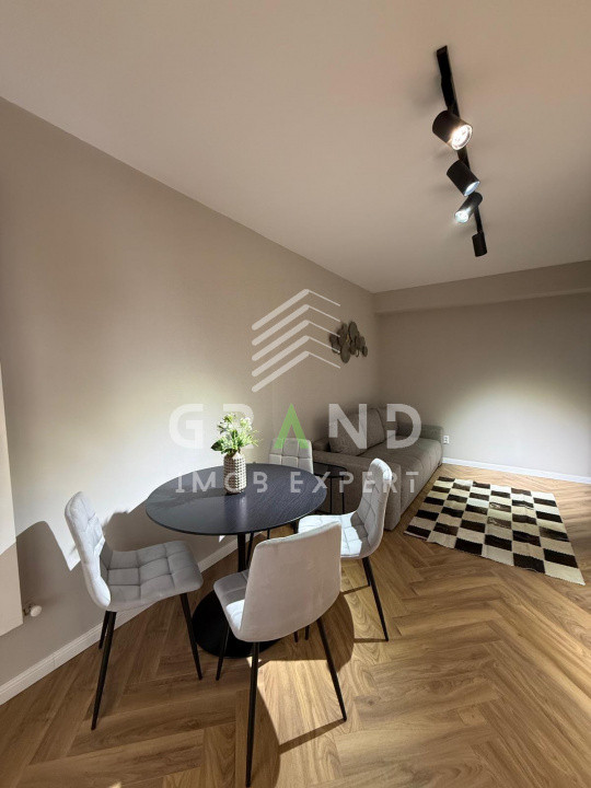 Apartament Nou | Ultrafinisat | 3 Camere | Parcare | Balcon | Floresti