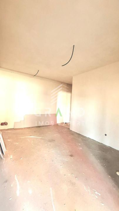 Oportunitate ! Apartament 4 Camere | Semifinisat | Logie 10 MP | Floresti