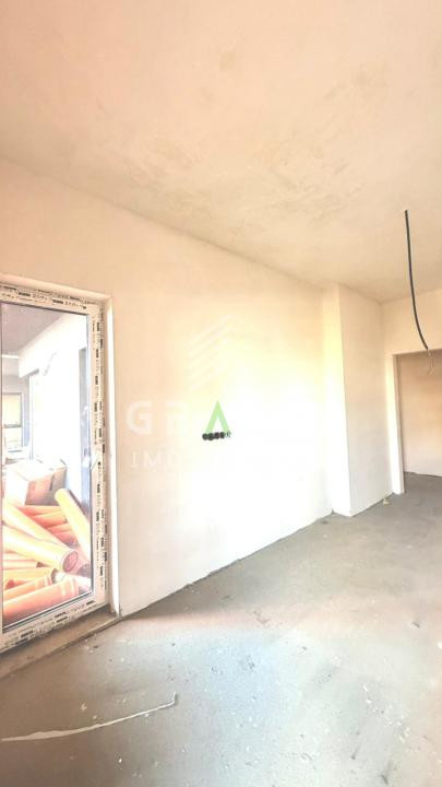 Oportunitate ! Apartament 4 Camere | Semifinisat | Logie 10 MP | Floresti