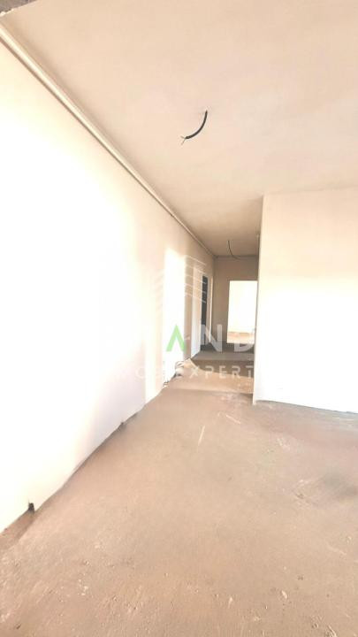Oportunitate ! Apartament 4 Camere | Semifinisat | Logie 10 MP | Floresti