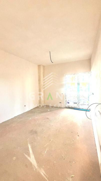 Oportunitate ! Apartament 4 Camere | Semifinisat | Logie 10 MP | Floresti