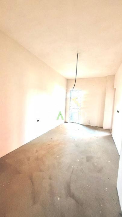Oportunitate ! Apartament 4 Camere | Semifinisat | Logie 10 MP | Floresti