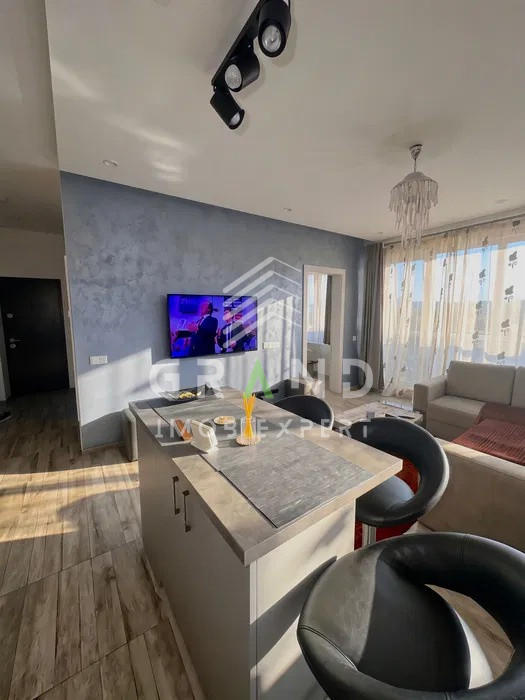 Apartament 2 camere + parcare, bloc nou, zona Piata 1 Mai