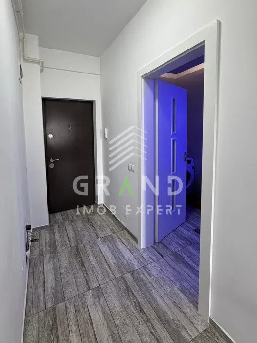 Apartament 2 camere + parcare, bloc nou, zona Piata 1 Mai