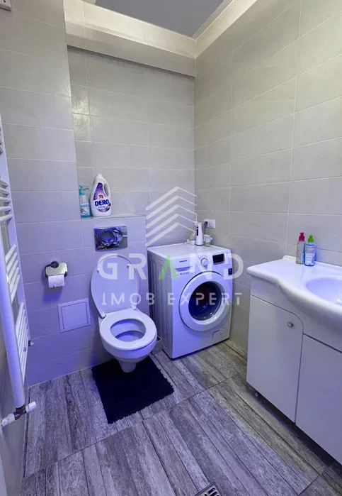 Apartament 2 camere + parcare, bloc nou, zona Piata 1 Mai