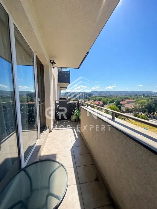 Apartament 2 camere + parcare, bloc nou, zona Piata 1 Mai