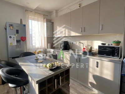 Apartament 2 camere + parcare, bloc nou, zona Piata 1 Mai