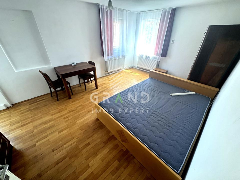 Casa 4 camere | 4 bai | 2 bucatarii | GARAJ | zona Semicentrala/Paris
