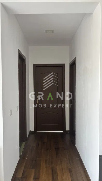 Apartament 3 camere, Terra, Floresti