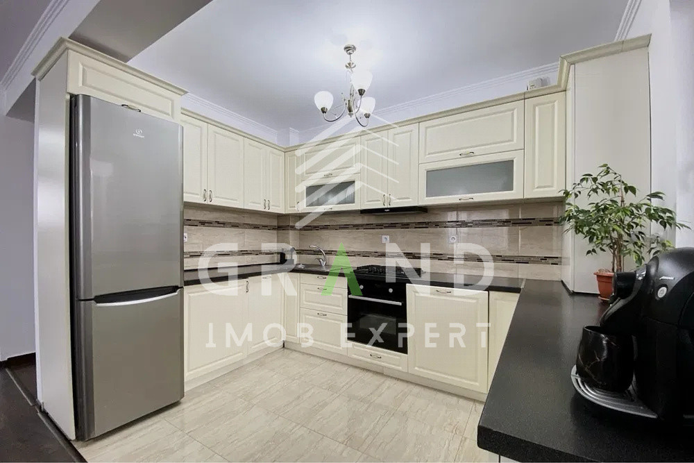 Apartament 3 camere de vanzare, str Tineretului, Floresti.