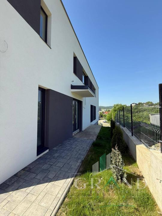 Casă NOUĂ tip duplex, în Dâmbul Rotund-Calea Baciului