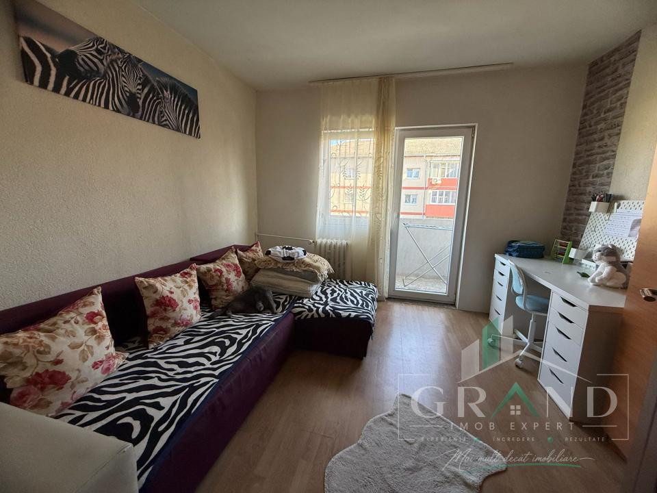 Apartament 3 camere decomandate, etaj intermediar, în Grigorescu