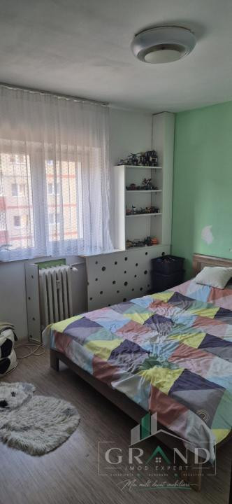 Apartament 3 camere decomandate, etaj intermediar, în Grigorescu