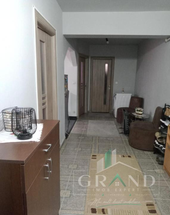 Apartament de vanzare 2 camere decomandate, Eroilor, Floresti!