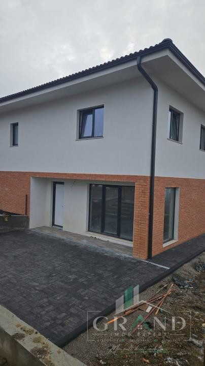 Casă NOUĂ, în Chinteni
