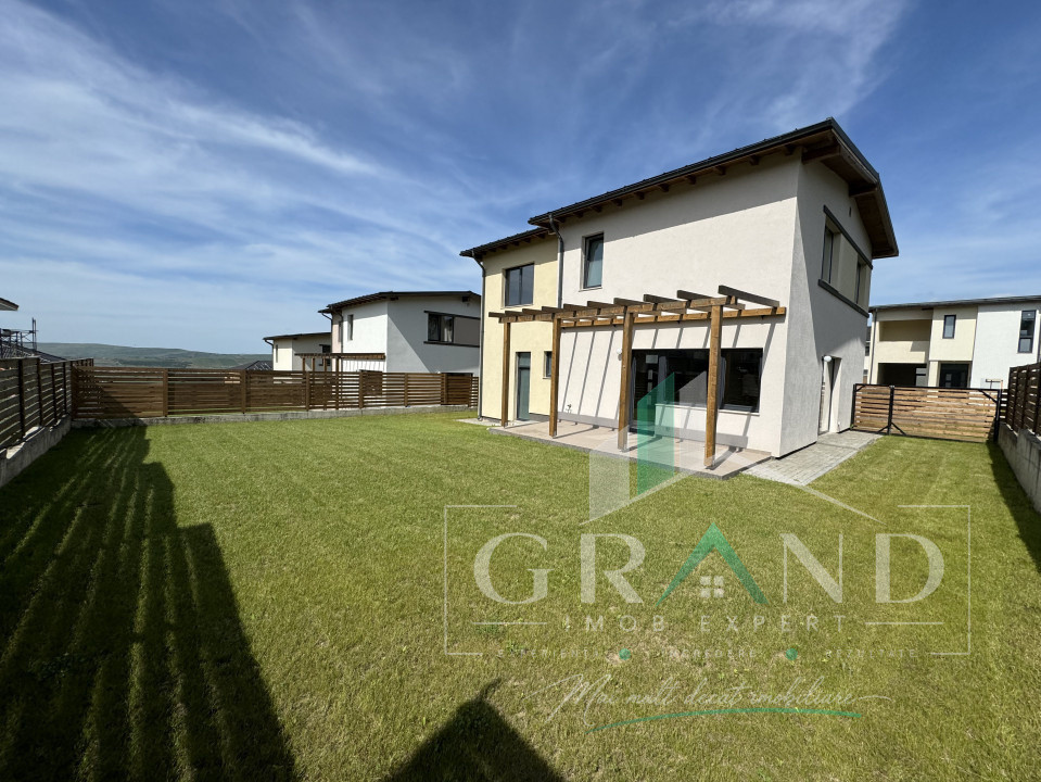 OPORTUNITATE!Casă individuală | 4 camere | 3 băi | Garaj | Terasă | Dezmir