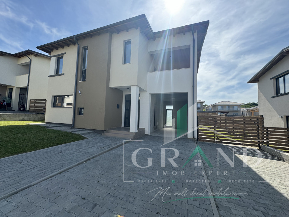 OPORTUNITATE!Casă individuală | 4 camere | 3 băi | Garaj | Terasă | Dezmir