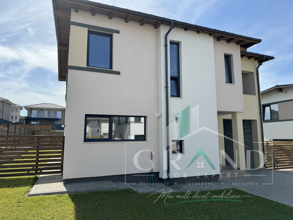 OPORTUNITATE!Casă individuală | 4 camere | 3 băi | Garaj | Terasă | Dezmir