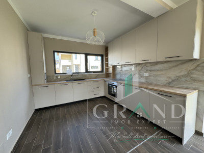OPORTUNITATE!Casă individuală | 4 camere | 3 băi | Garaj | Terasă | Dezmir
